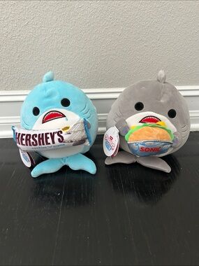 Zuru Snackles Series 2- Seth (Hershey's) and William (Sonic) 8"
plushies